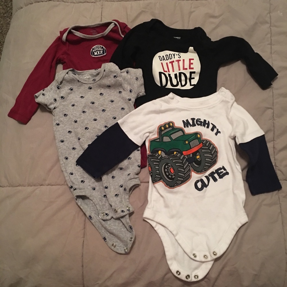 Lot of 4 onesies size 12m and 9-12m